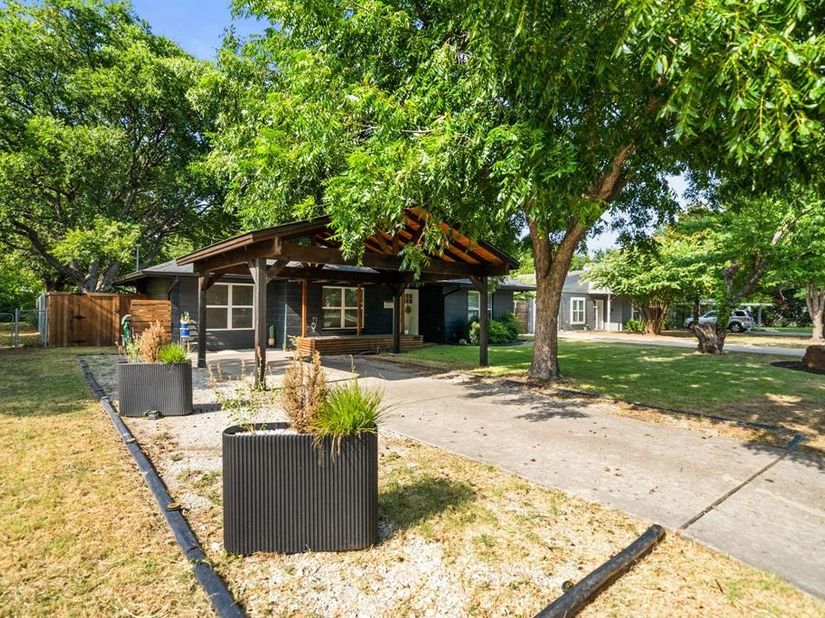 702  Crescent Street , Denton Texas 76201