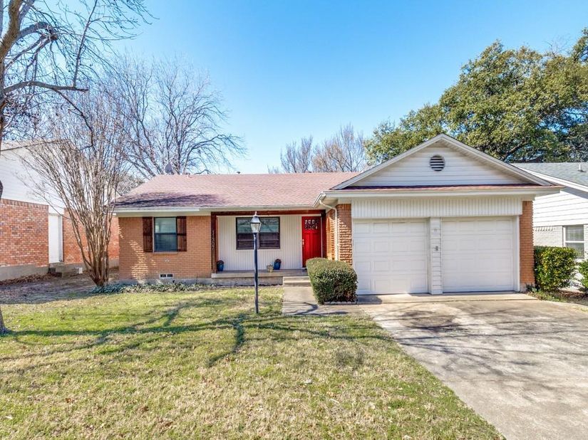 11707  Rogue Way , Dallas Texas 75218