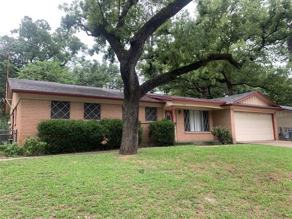 132  Skylark Drive , Azle Texas 76020