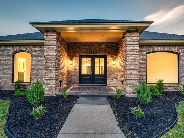 9904  Wandering Way Street , Benbrook Texas 76126