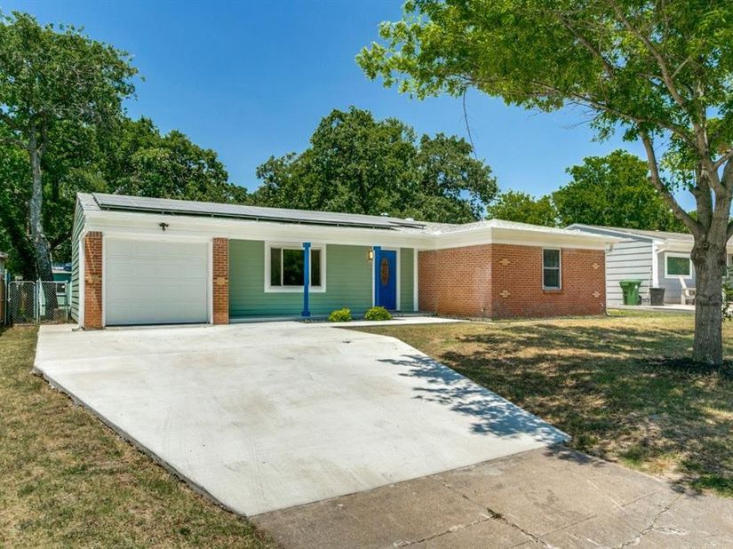 748  Oak Drive , Hurst Texas 76053