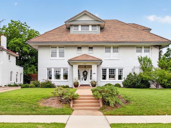 1600  Elizabeth Boulevard , Fort Worth Texas 76110