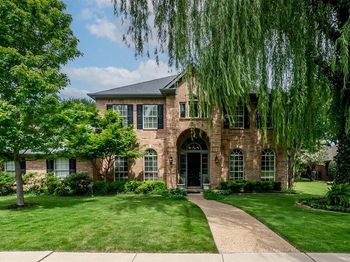 2704  Lakesedge Drive 