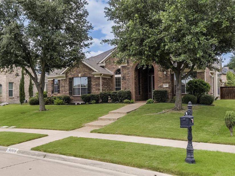 3006  Redcliff Lane , Garland Texas 75043