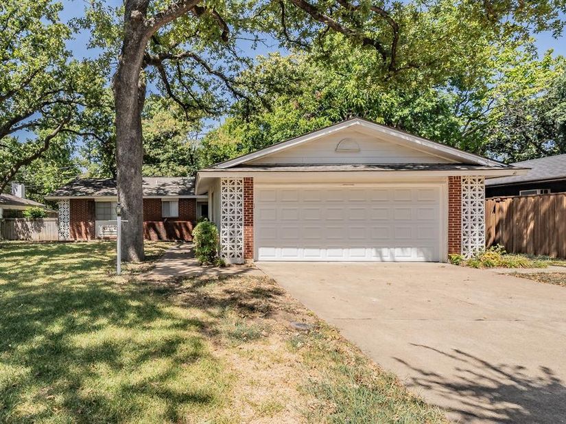 602  Buffalo Drive , Arlington Texas 76013