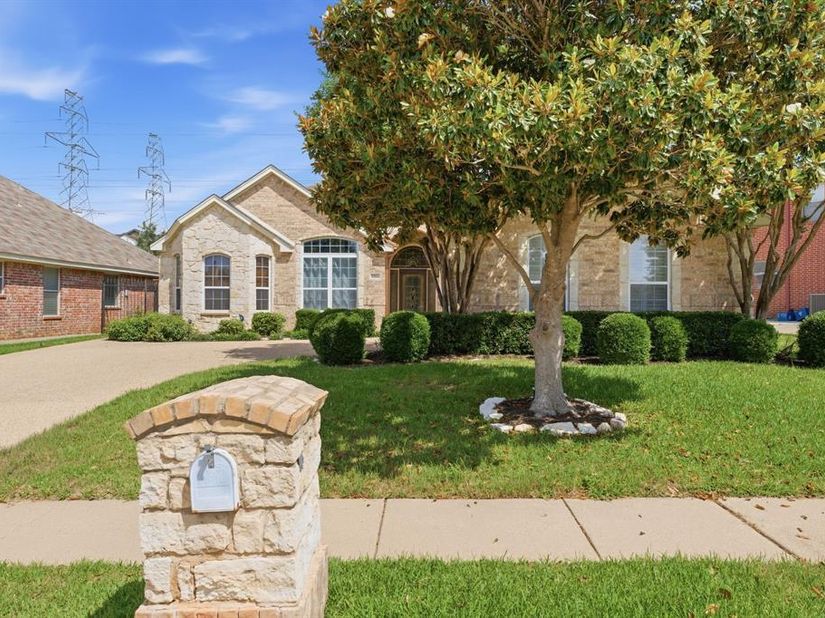 5504  Plata Lane , Benbrook Texas 76126