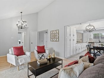 5017  Roundtable Lane 