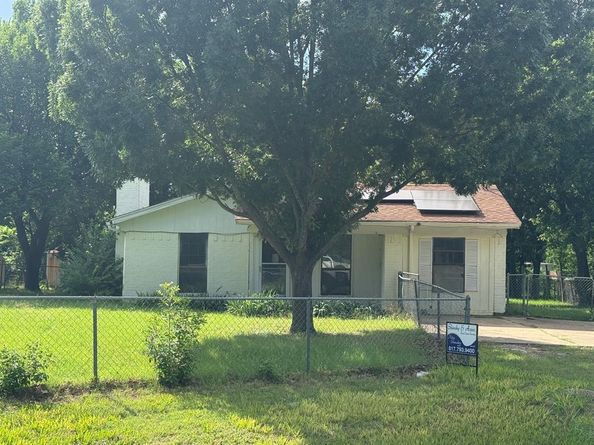 329  Walnut Avenue , Azle Texas 76020