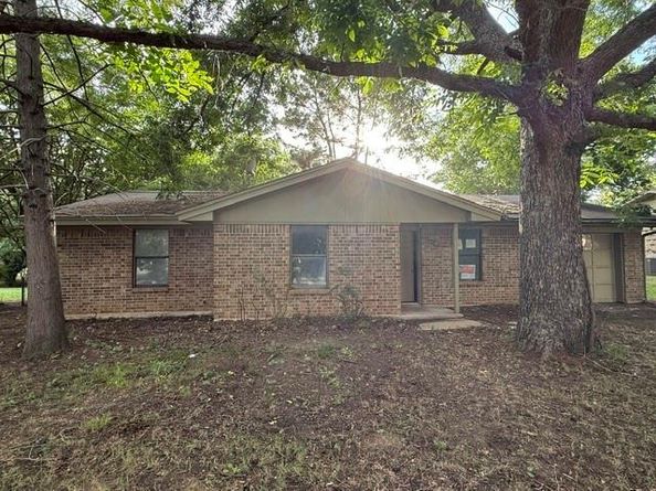 256  Lilac Lane , Azle Texas 76020