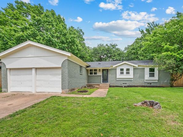 1307  Ravenwood Drive , Arlington Texas 76013