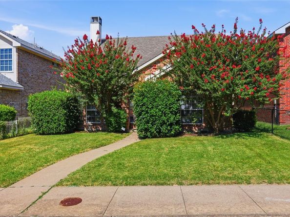 2843  Meadow Way Lane , Dallas Texas 75228
