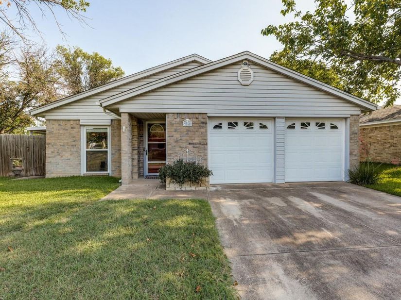 9960  Runnymeade Place , Fort Worth Texas 76108