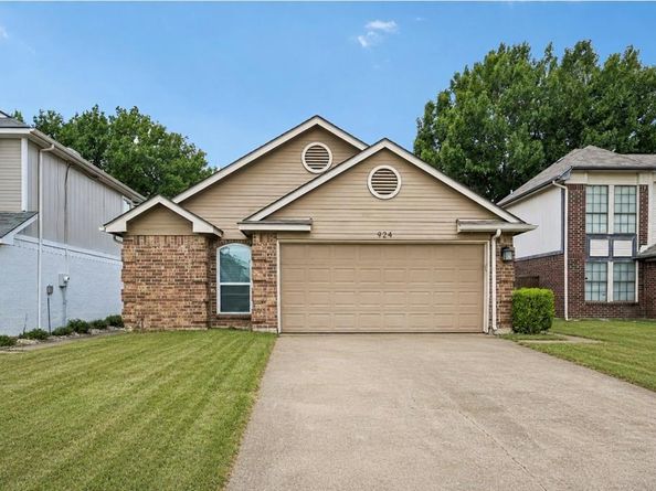 924  Ramblewood Drive , Lewisville Texas 75067