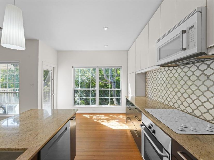 7151  Gaston   406, Dallas Texas 75214