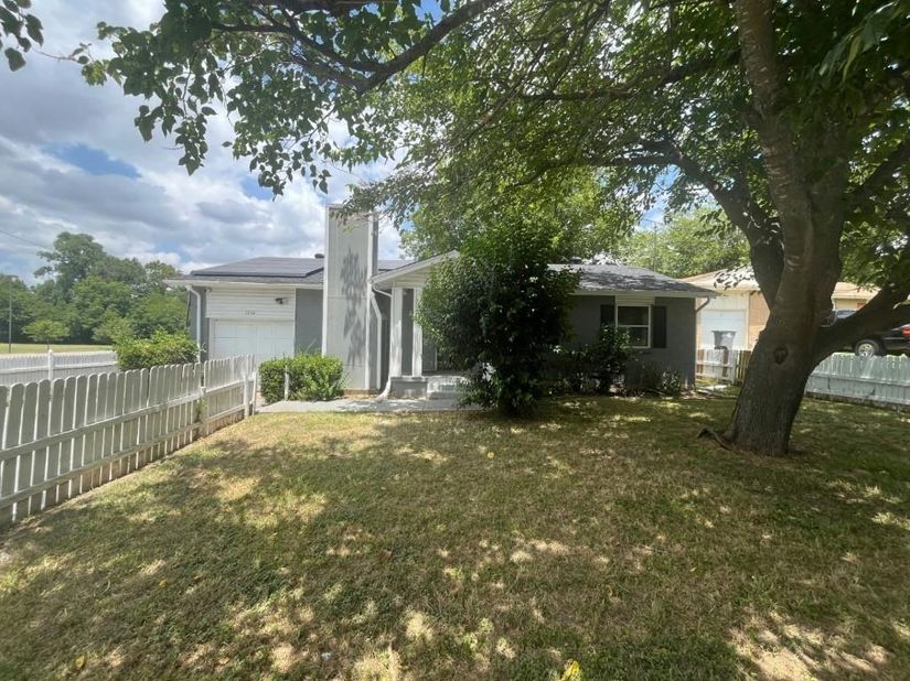 3250  Highland Woods Circle , Dallas Texas 75241