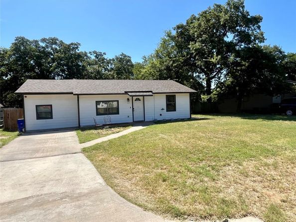 104  Lynn Drive , Azle Texas 76020