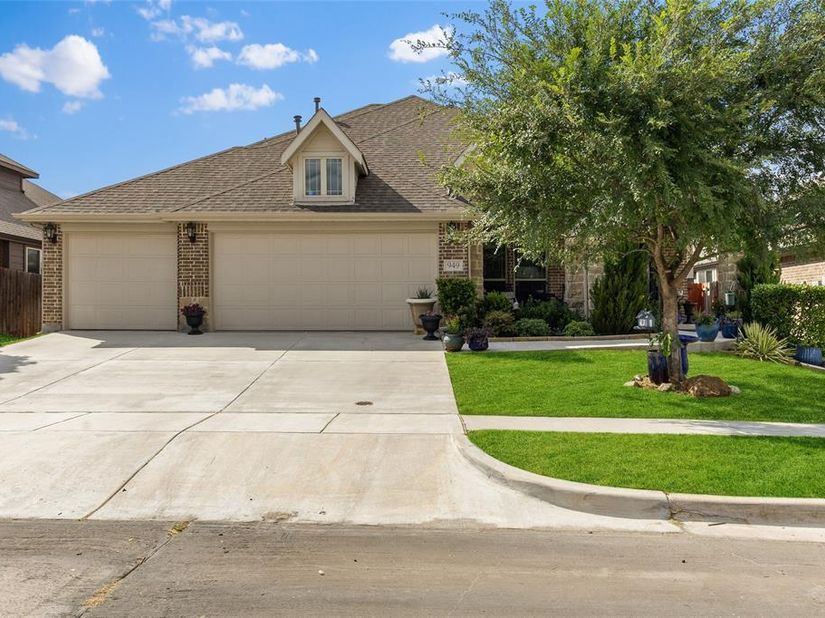949  Mangrove Drive , Fate Texas 75087