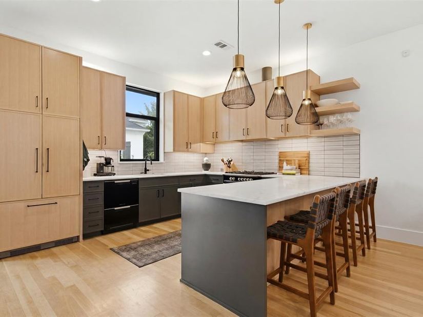 3541  Kalterra  , Dallas Texas 75219