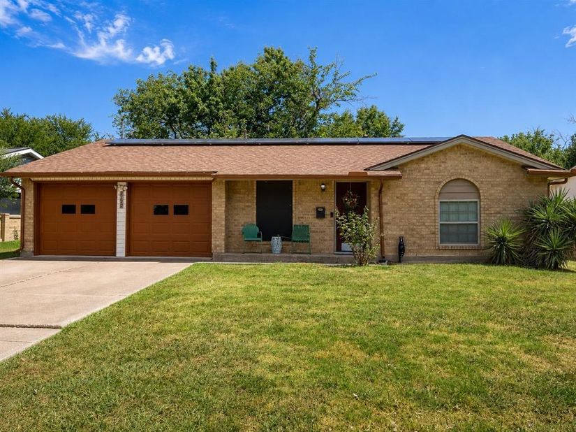 3122  Lark Lane , Irving Texas 75062