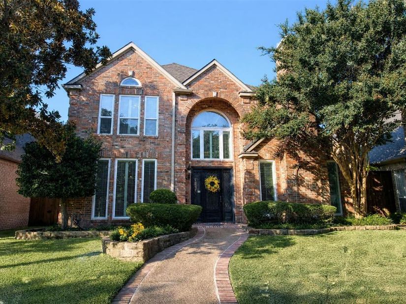 8344  Coral Drive , Dallas Texas 75243