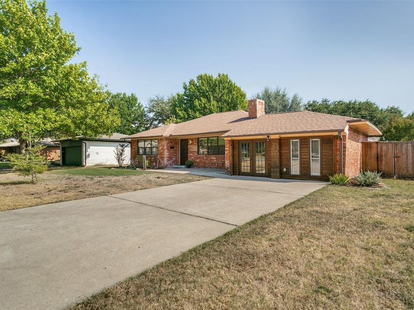 2952  Lavita Lane , Farmers Branch Texas 75234
