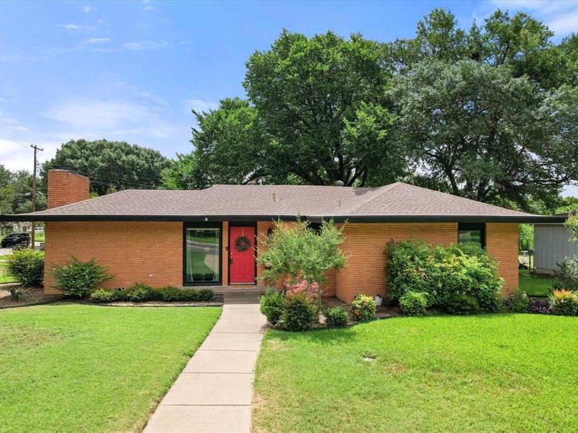 4001  Trail Lake Drive , Fort Worth Texas 76109