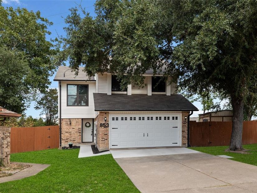 853  Via Madonna  , Mesquite Texas 75150