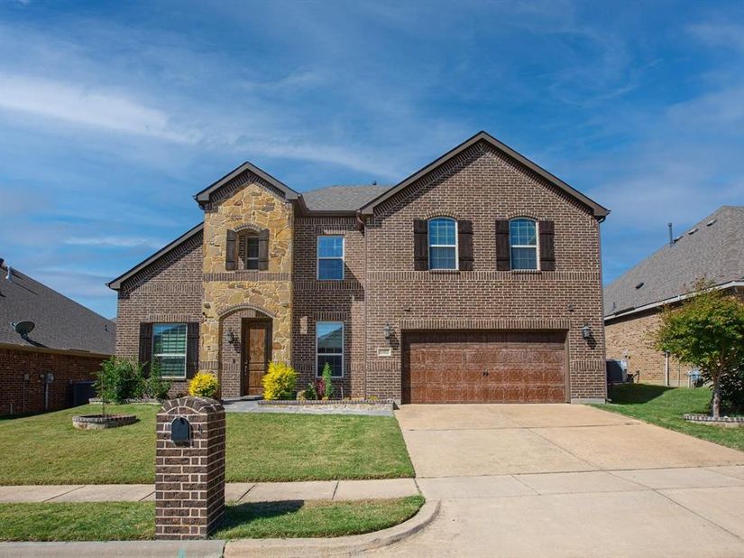 1002  Nail Lane , Euless Texas 76040