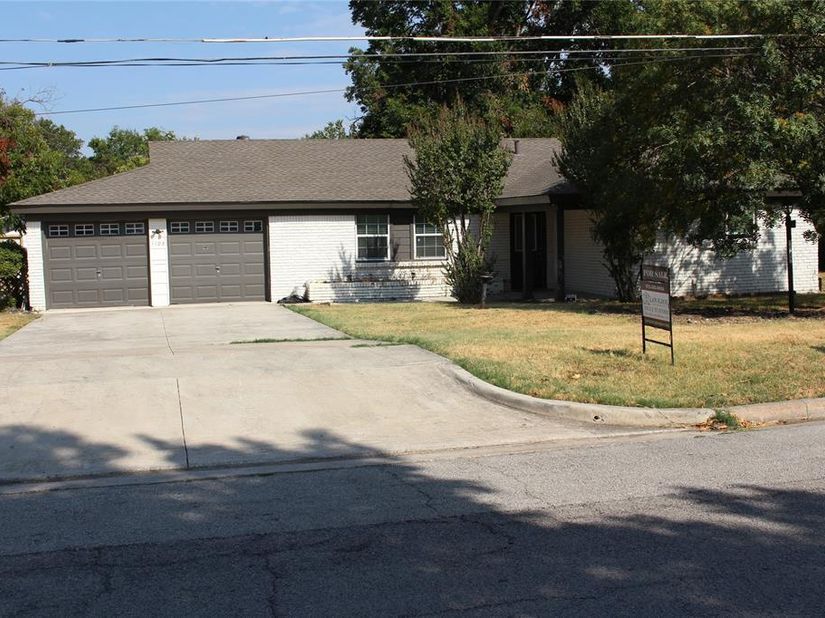 1103  Bryant Street , Benbrook Texas 76126
