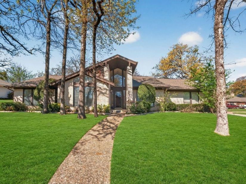 1800  High Vista Court , Fort Worth Texas 76112