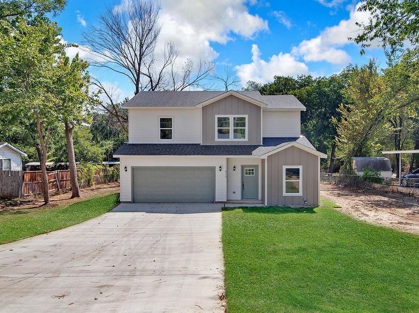 620  Alameda Road , Azle Texas 76020