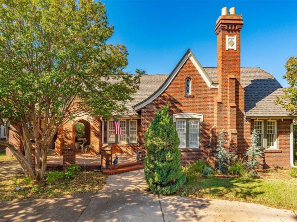 1808  Forest Park Boulevard , Fort Worth Texas 76110