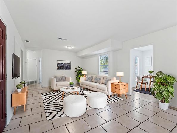 826  Ryan Road , Dallas Texas 75224