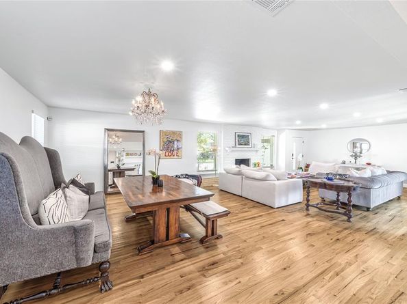 5837  Clendenin Avenue , Dallas Texas 75228