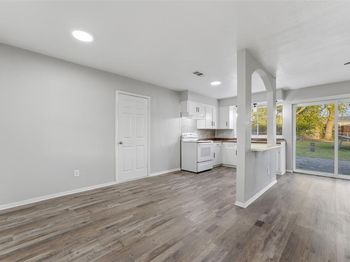 910  Royal Crest Drive 