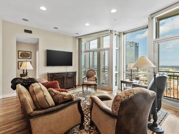 500  Throckmorton Street 