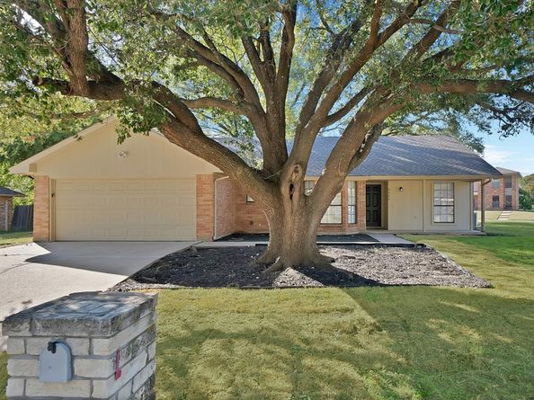 5300  Stagetrail Drive , Arlington Texas 76017