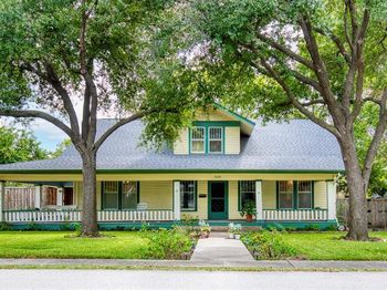 320  Huffhines Street 