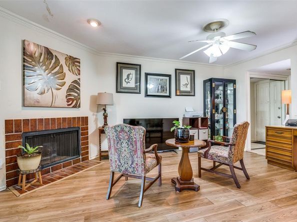 2505  Wedglea Drive  223, Dallas Texas 75211