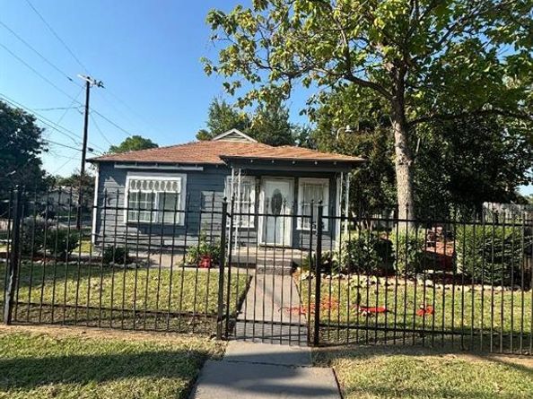 3801 E Berry Street , Fort Worth Texas 76105