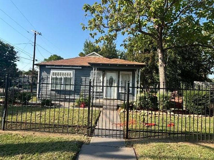 3801 E Berry Street , Fort Worth Texas 76105