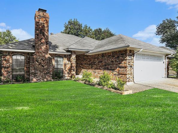 1852  Kings Canyon Circle , Fort Worth Texas 76134