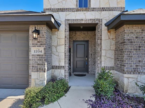 1204  Queens Brook Lane , Fort Worth Texas 76140