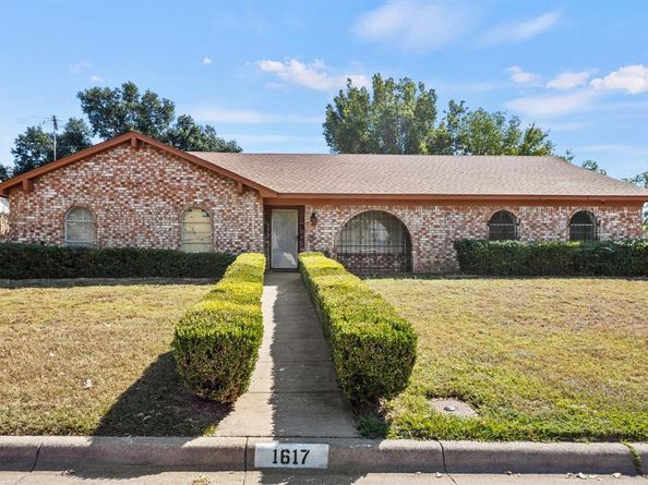1617  Meadow lane Terrace , Fort Worth Texas 76112