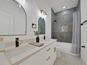 1130 E Hattie Street 