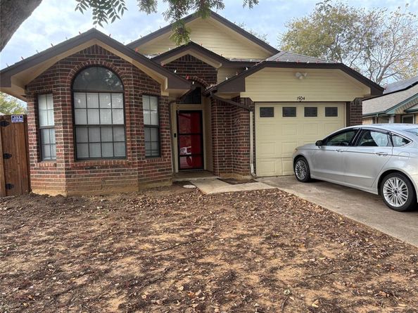 1504  Horncastle Street , Fort Worth Texas 76134