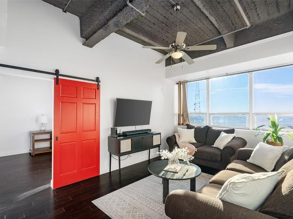 511 N Akard Street  1502, Dallas Texas 75201