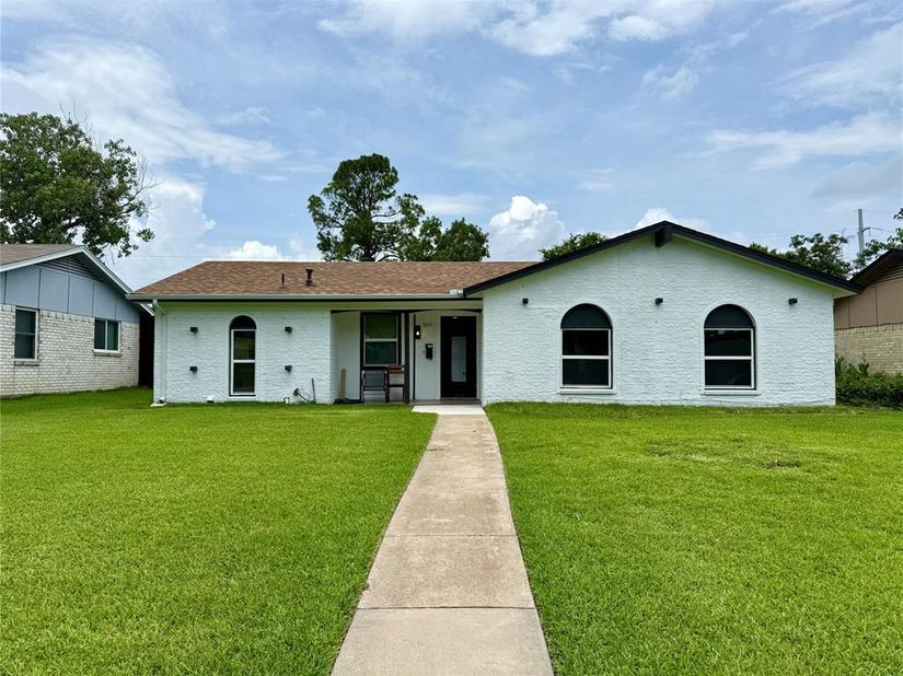 809  longbeach Drive , Garland Texas 75043