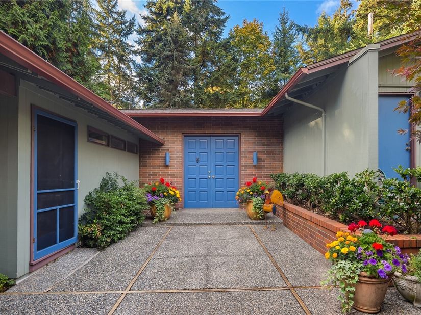6901 94th Avenue SE, Mercer Island WA 98040