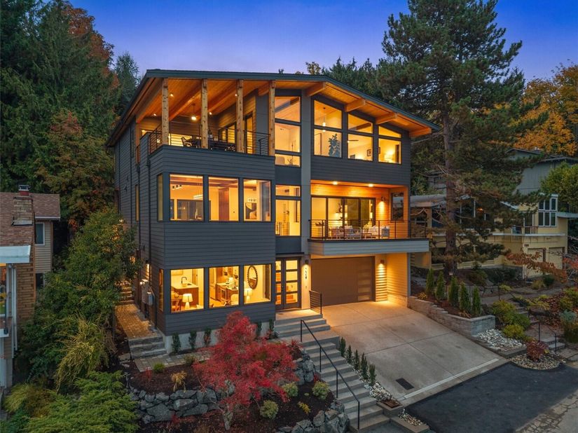 7721 57th Avenue NE, Seattle WA 98115